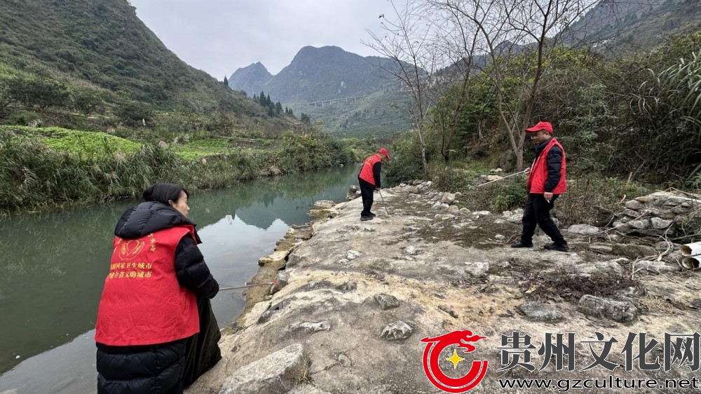 关岭教育局赴丙志河开展巡河及河道清理志愿服务