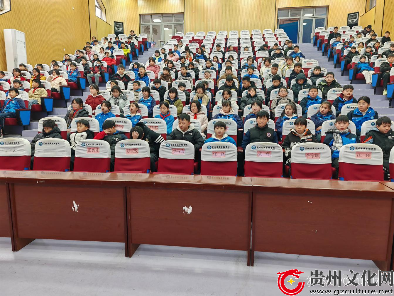 送法进校园  护航助成长——关岭自治县多部门联合开展法治宣讲活动