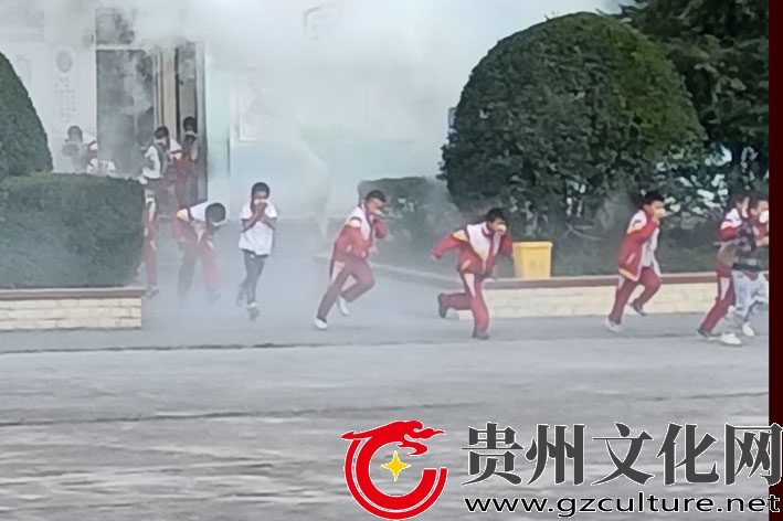 纳雍县勺窝镇中心学校举行2023年“119”消防安全应急演练活动
