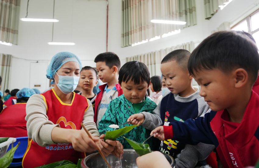 纳雍：家校携手裹粽香 童心传承端午情