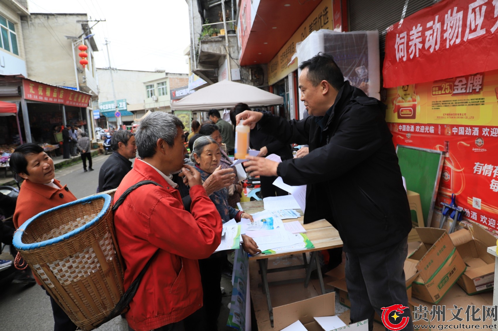 黔西市：动物疫情防控知识宣传进乡村 筑牢畜牧业安全防线