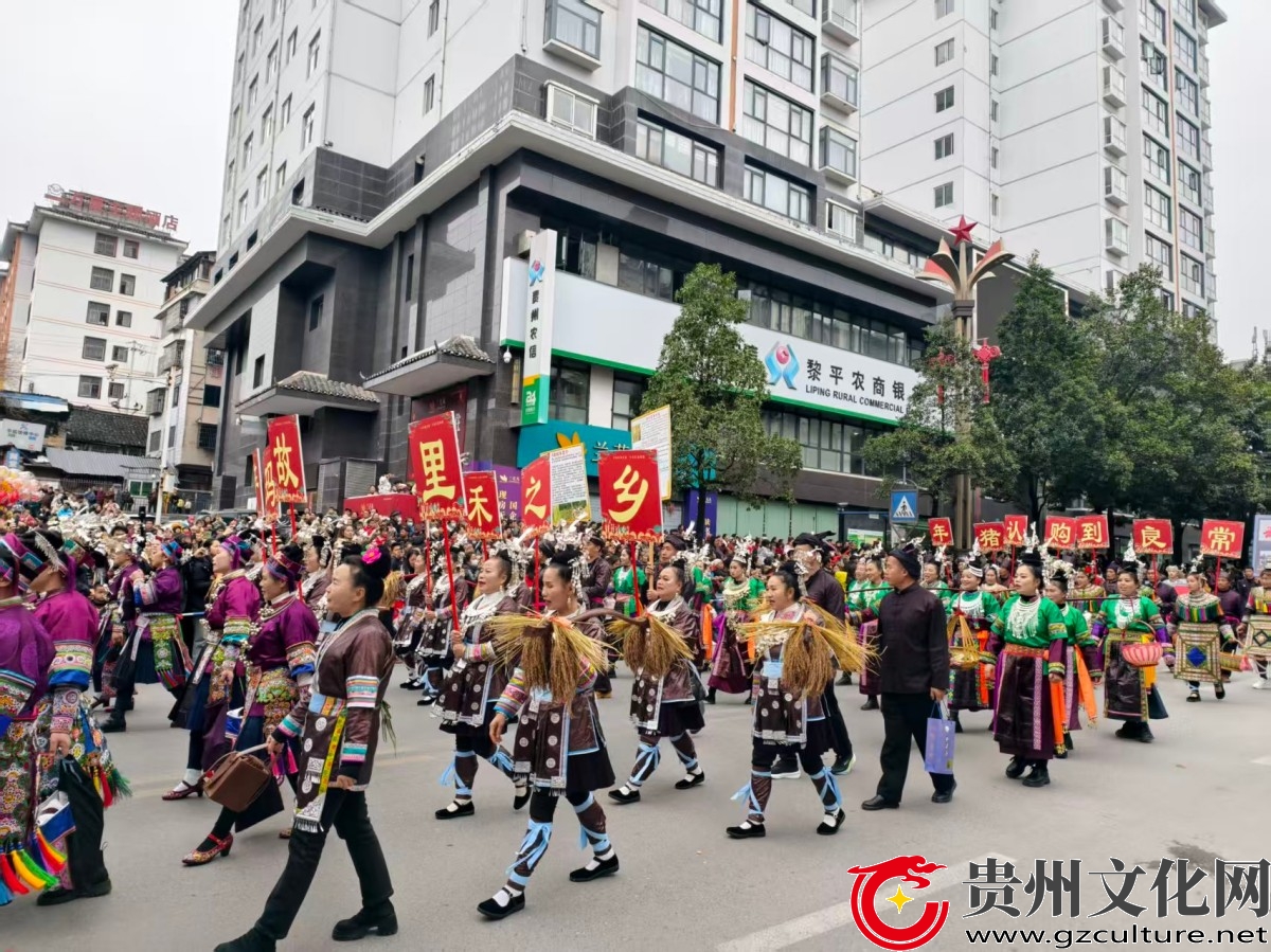 黎平县孟彦镇：黑毛猪“拱”出红火振兴路