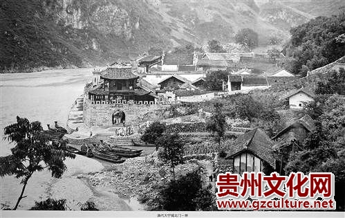 《长江三峡历史地图集》收录的清代大宁城北门一带照片。