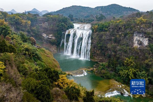 图为贵州黄果树瀑布（无人机照片）。（陈熙 摄）