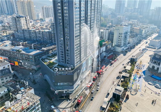 碧江：高层建筑灭火演练 筑牢安全“防火墙”