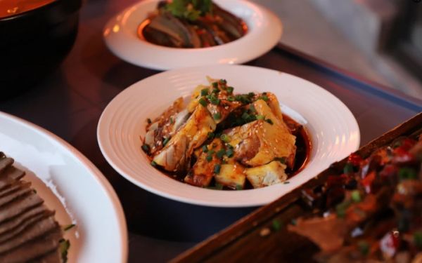 【网络中国节·春节】万山年夜饭预订持续升温