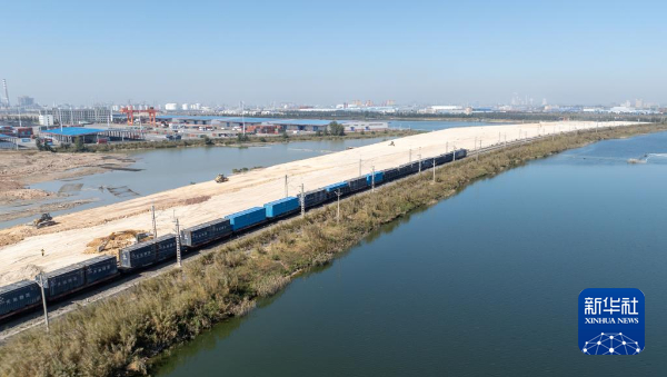 新闻分析：超500万标箱！西部陆海新通道班列向上向好之“势”从何而来