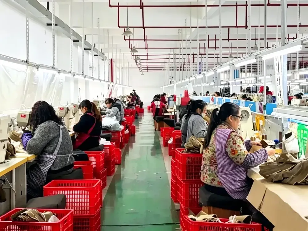 贵州六盘水：38万双鞋“走”出大山