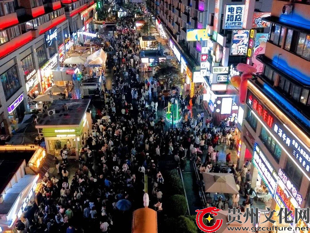南明公安：用坚守书写“平安答卷”，守护每一程旅途