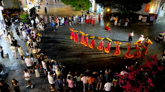 贵州镇远古城上演“白昼竞渡 夜赏千年”_fororder_微信图片_20250720142511