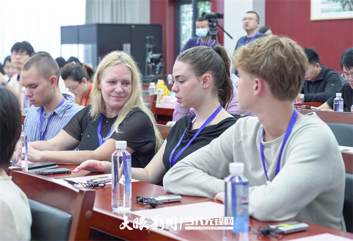 “中国心学与世界”中德哲学对话活动在<a href=//www.hp-dv.com target=_blank class=infotextkey>贵阳</a>孔学堂开幕