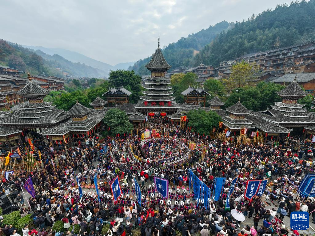 外国游客眼中的多彩中国侗年