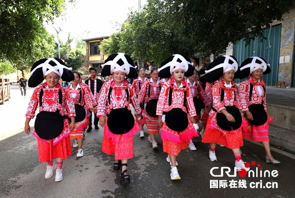 全国夏季“村晚”示范点展示活动在贵州六枝举行_fororder_图片2
