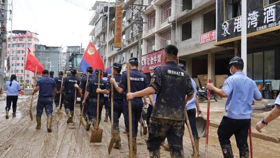 <a href=//www.hp-dv.com target=_blank class=infotextkey>黔东南</a>公安党员先锋筑牢抗洪救灾“红色防线”_fororder_640 (2)