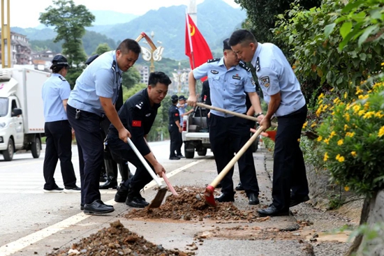黔东南公安党员先锋筑牢抗洪救灾“红色防线”