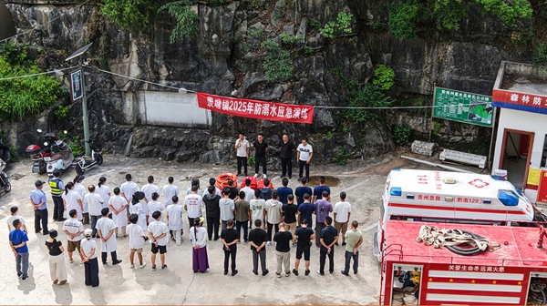 以练备战 贵州惠水实战演练提升水域应急救援能力