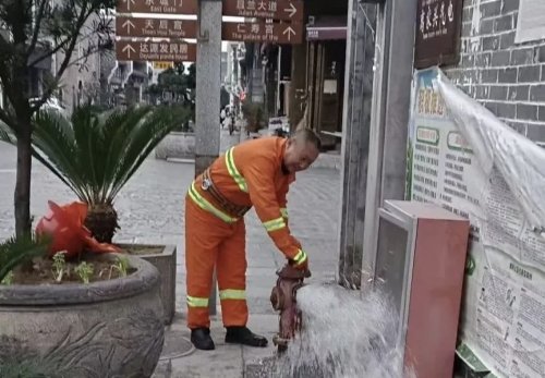 古街消防“操心人”——记旧州镇舞阳社区副书记何连忠