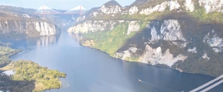 逐浪扬帆立潮头 乌蒙深处美如画