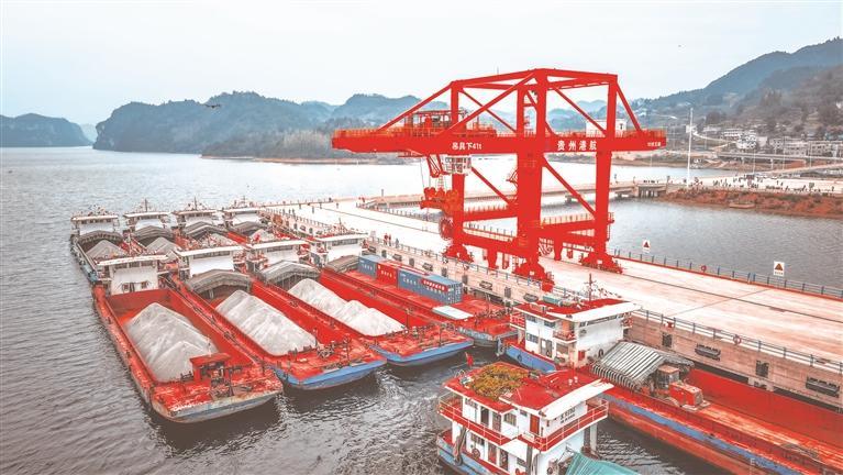 贵州首个自动化码头开港
