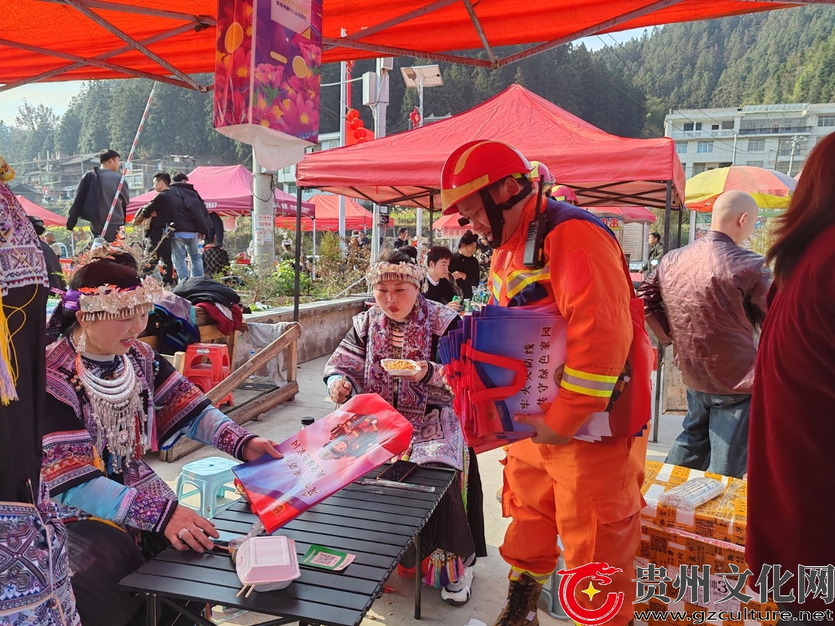 黎平县:消防护航“村超” 平安守护侗寨