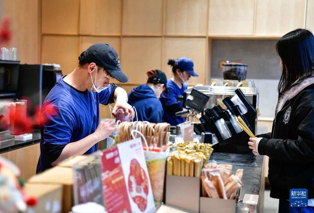 人文经济激活消费新动能｜风物新香，满城烟火——贵阳消费“新三样”展现城市人文经济风貌