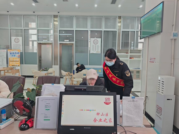 把服务沉下去 让民心暖起来 六盘水市钟山区深耕“15分钟政务服务圈”