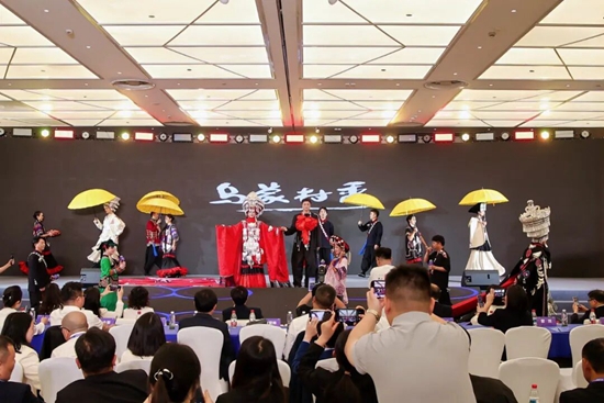 当“乌蒙村秀”遇见江南水乡：六盘水非遗时尚大秀惊艳莫干山