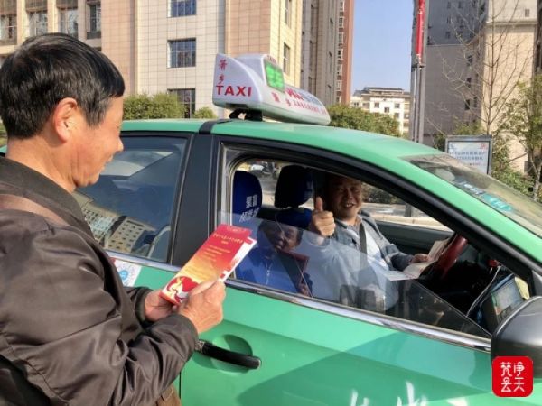 郑奕欧:十年志愿传党音 一颗热心暖万家