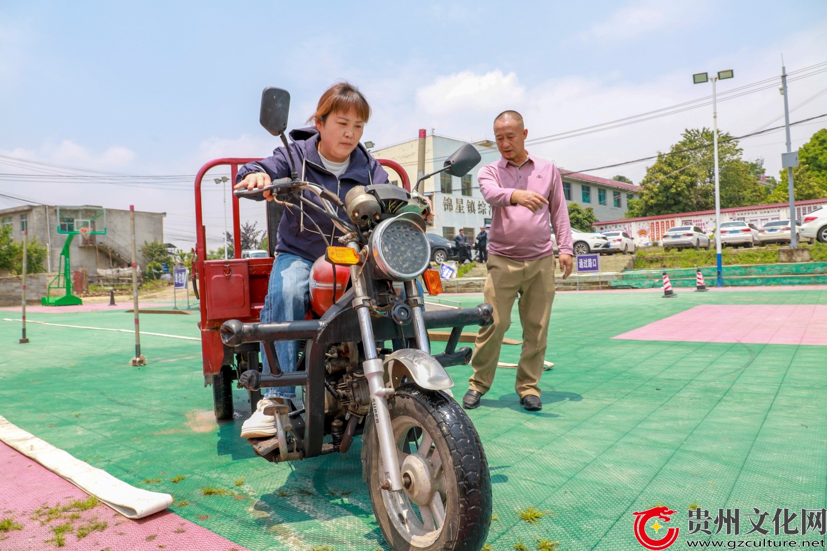 黔西市：学驾照送教下乡 便民服务暖人心