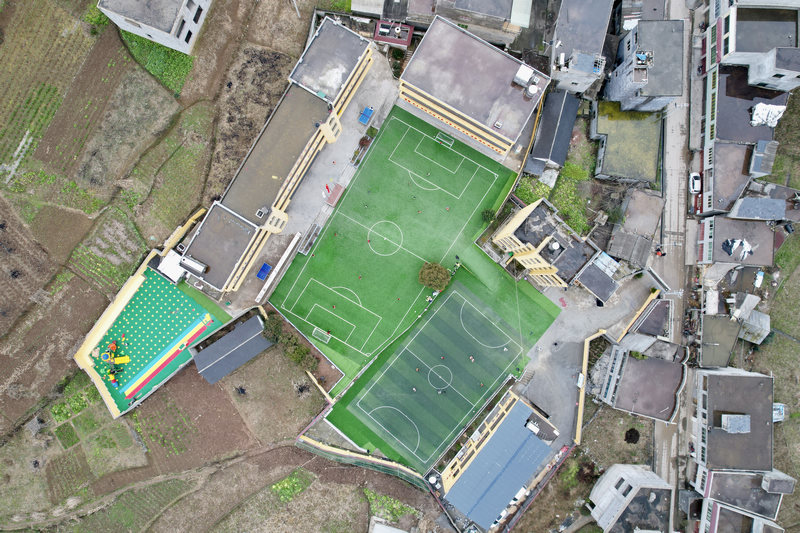 元宝小学现已拥有2块绿茵场。图片由元宝同心实验学校提供