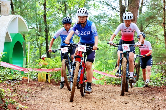 2025年贵州省高校山地自行车锦标赛在清镇举行_fororder_女子比赛现场