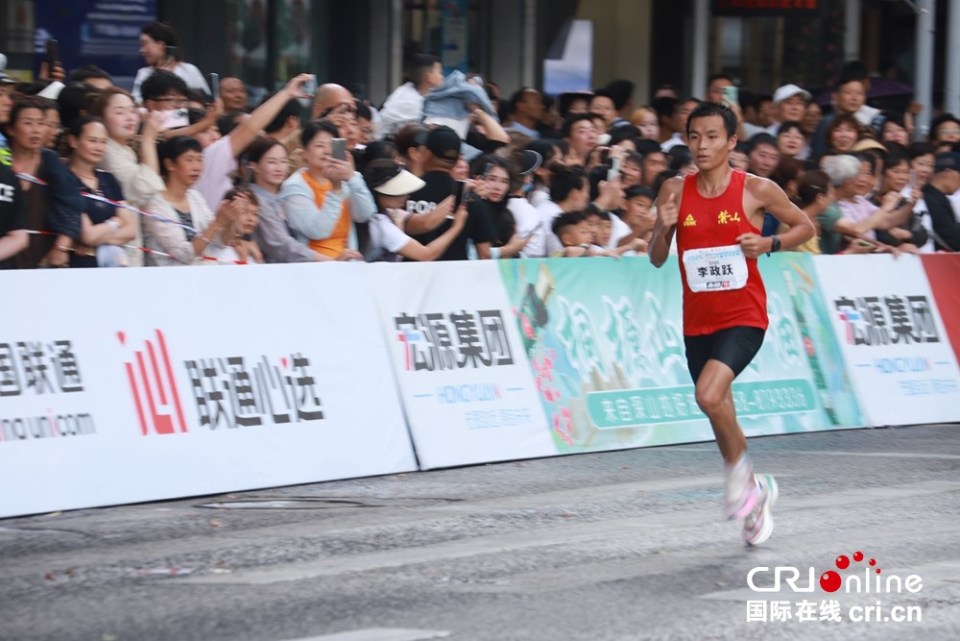 “清凉马拉松·激情<a href=//www.hp-dv.com target=_blank class=infotextkey>六盘水</a>” 2025<a href=//www.hp-dv.com target=_blank class=infotextkey>六盘水</a>马拉松鸣枪开跑_fororder_马拉松9