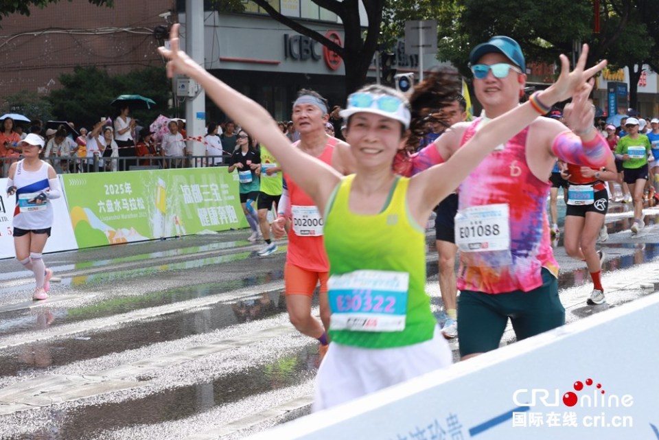 “清凉马拉松·激情<a href=//www.hp-dv.com target=_blank class=infotextkey>六盘水</a>” 2025<a href=//www.hp-dv.com target=_blank class=infotextkey>六盘水</a>马拉松鸣枪开跑_fororder_马拉松5