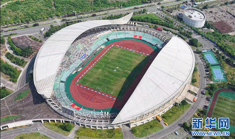 “万峰林”惜败“小天马” 2026贵州“村超”冠军赛激战正酣