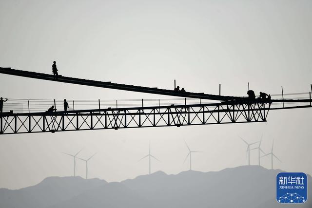 贵州兴义：金州大桥建设忙
