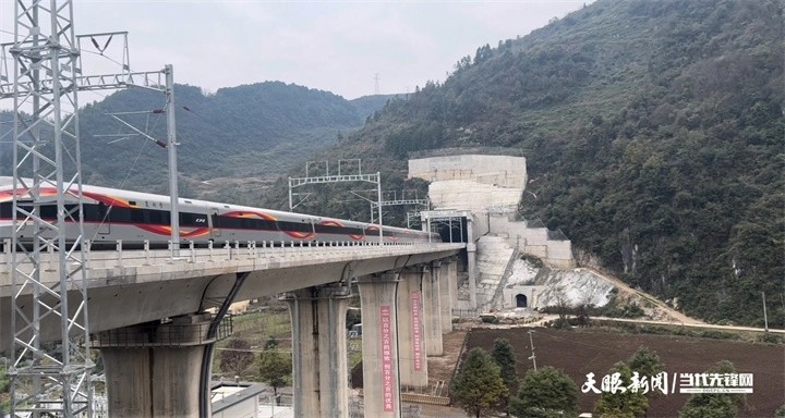 轨道上的贵州，从山到海一步达