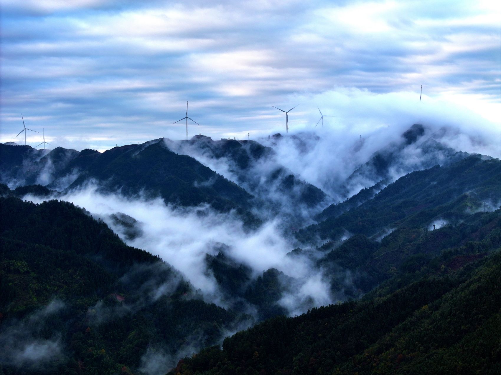 贵州从江：风电云海美如画 生态能源好风光