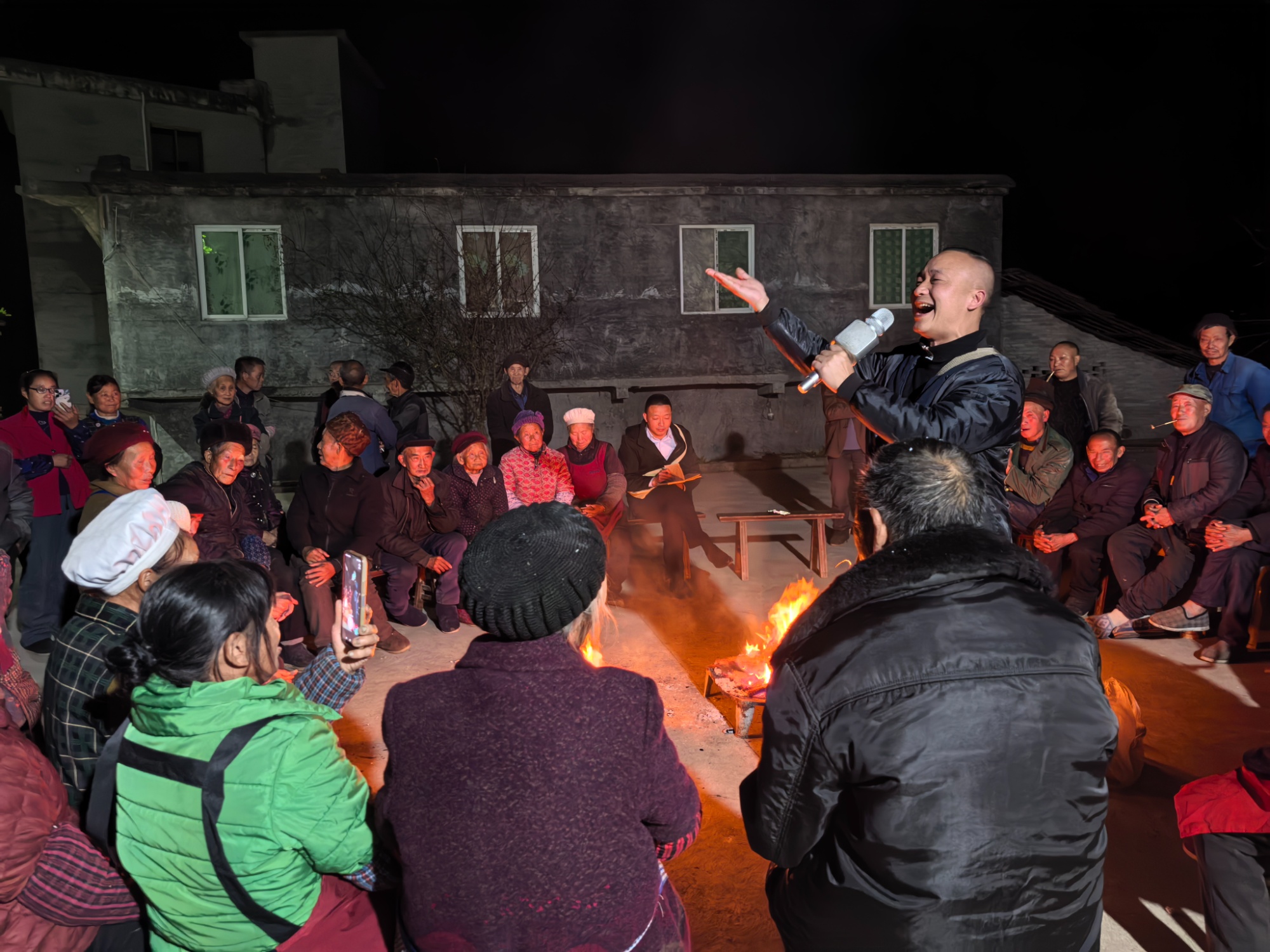 接地气 聚民心！贵州务川桐木村院坝会的民生温度