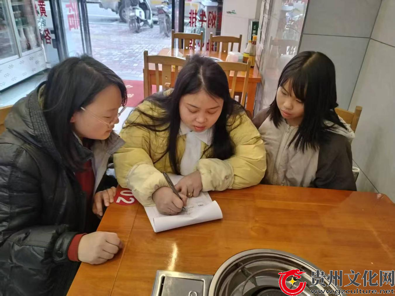 家访暖人心，携手助成长！关岭龙潭街道开展“千师访万家”活动