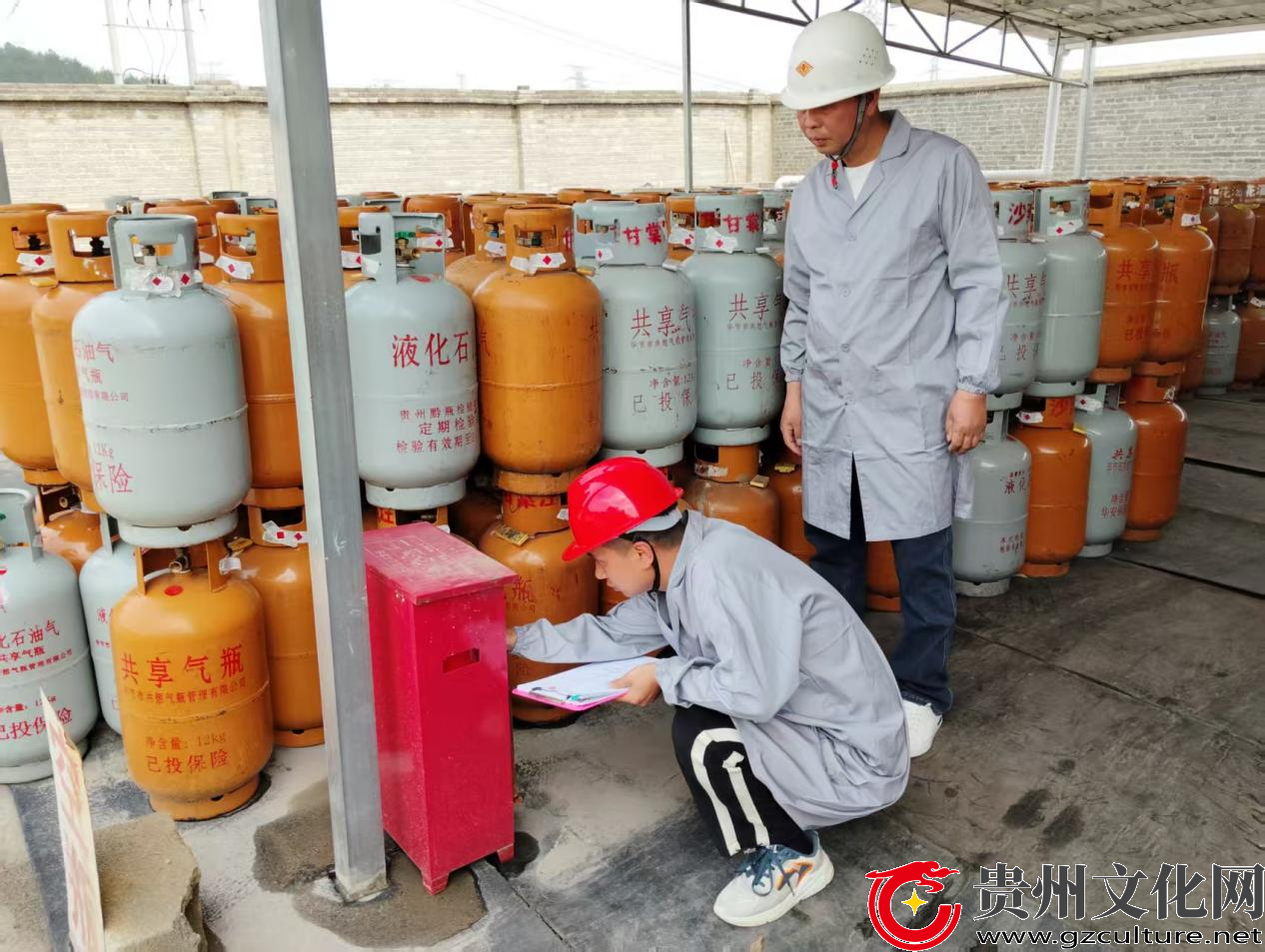 黔西市杜鹃街道：开展燃气安全检查· 拧紧燃气“安全阀”