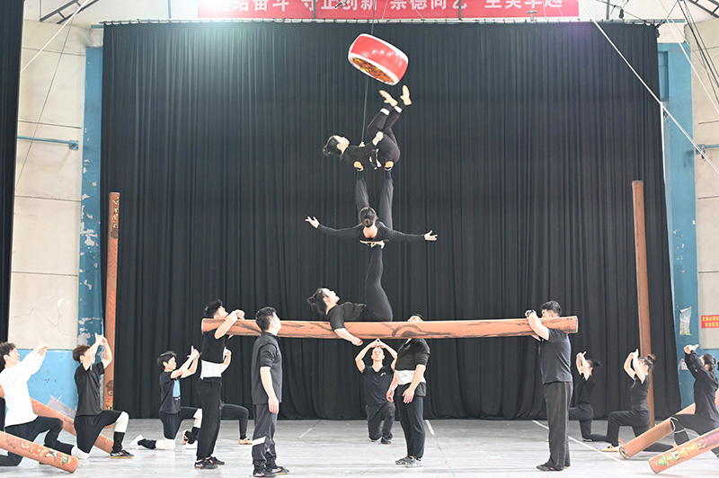 贵州首部现实题材杂技剧《脊梁》将于12月试演