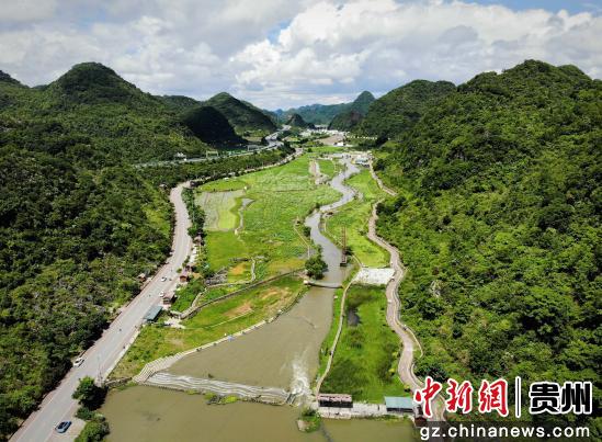 航拍贵州安顺乡村美景引客来