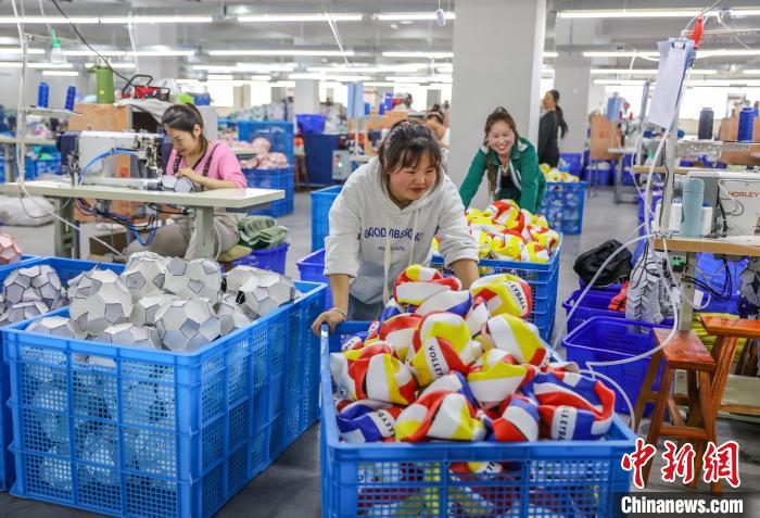 贵州施秉外贸企业造球忙产品畅销海外