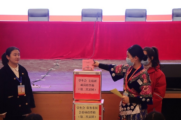 全体代表选举投票现场。