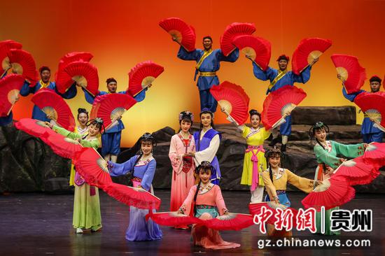 图为演出现场。 瞿宏伦 摄 图为演出现场。 瞿宏伦 摄
