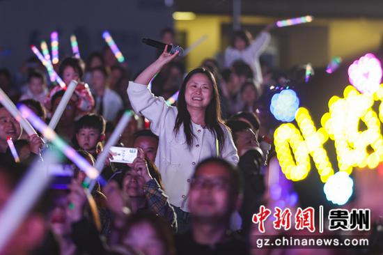 图为现场观众参与互动。 瞿宏伦 摄 图为现场观众参与互动。 瞿宏伦 摄