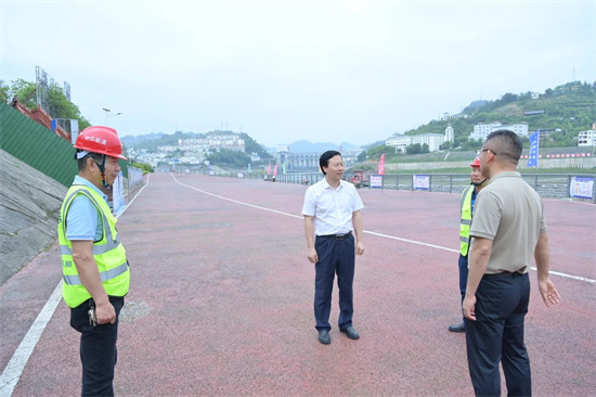 穆嵘坤到德江沿河印江调研重点项目建设并督导安全生产工作