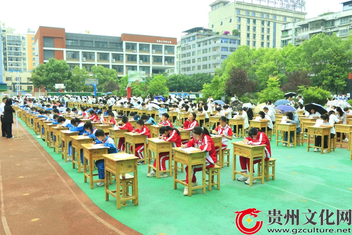 书画展风采 墨香满校园 ——沿河县团结街道举行第九届师生现场书画比赛