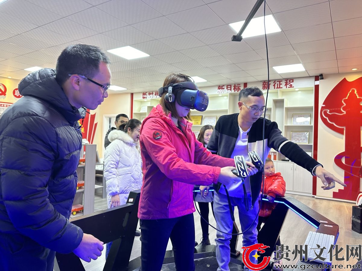 贵州赫章：设备观摩培训助力线上教学发展