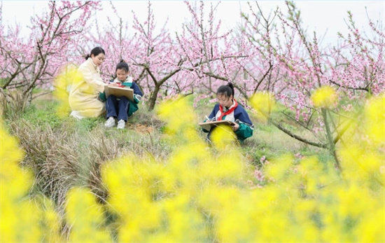 贵州玉屏：花海写生画春天